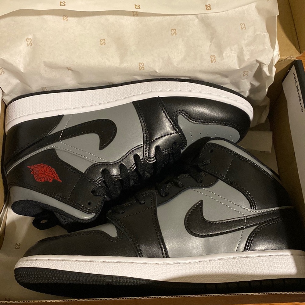 JORDAN 1 BLACK/GYM RED-PARTICLE GREY